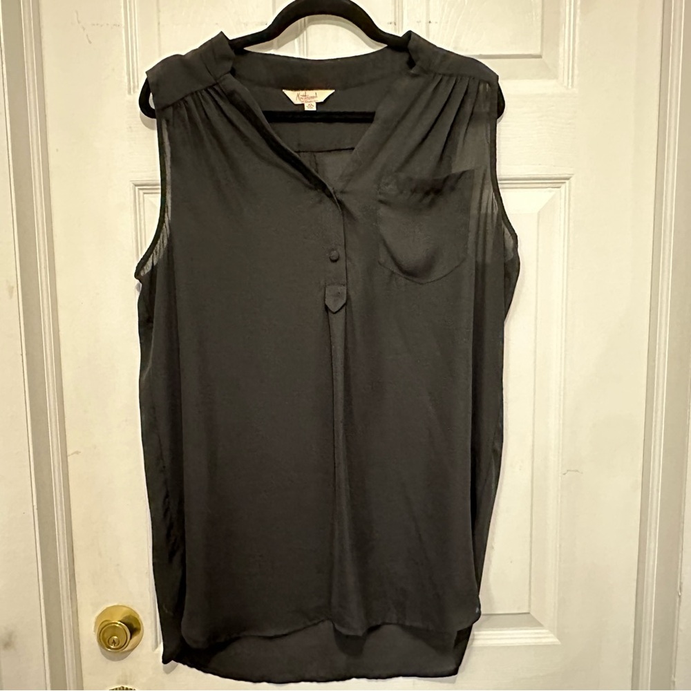 Chic Black Sleeveless Blouse